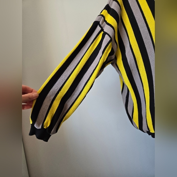 VICOLO ITALY Striped Yellow, grey and Black Knit Top. Size Large - Picture 3 of 9
